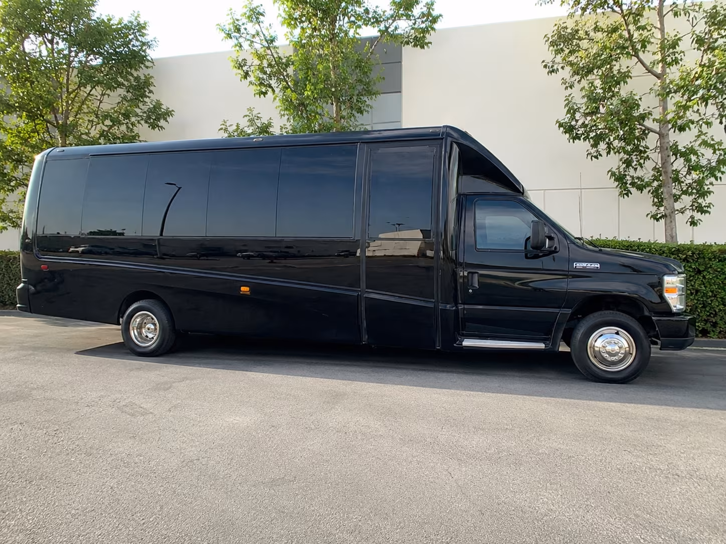 guest shuttles to san antonio winery and wedding venues around norwalk