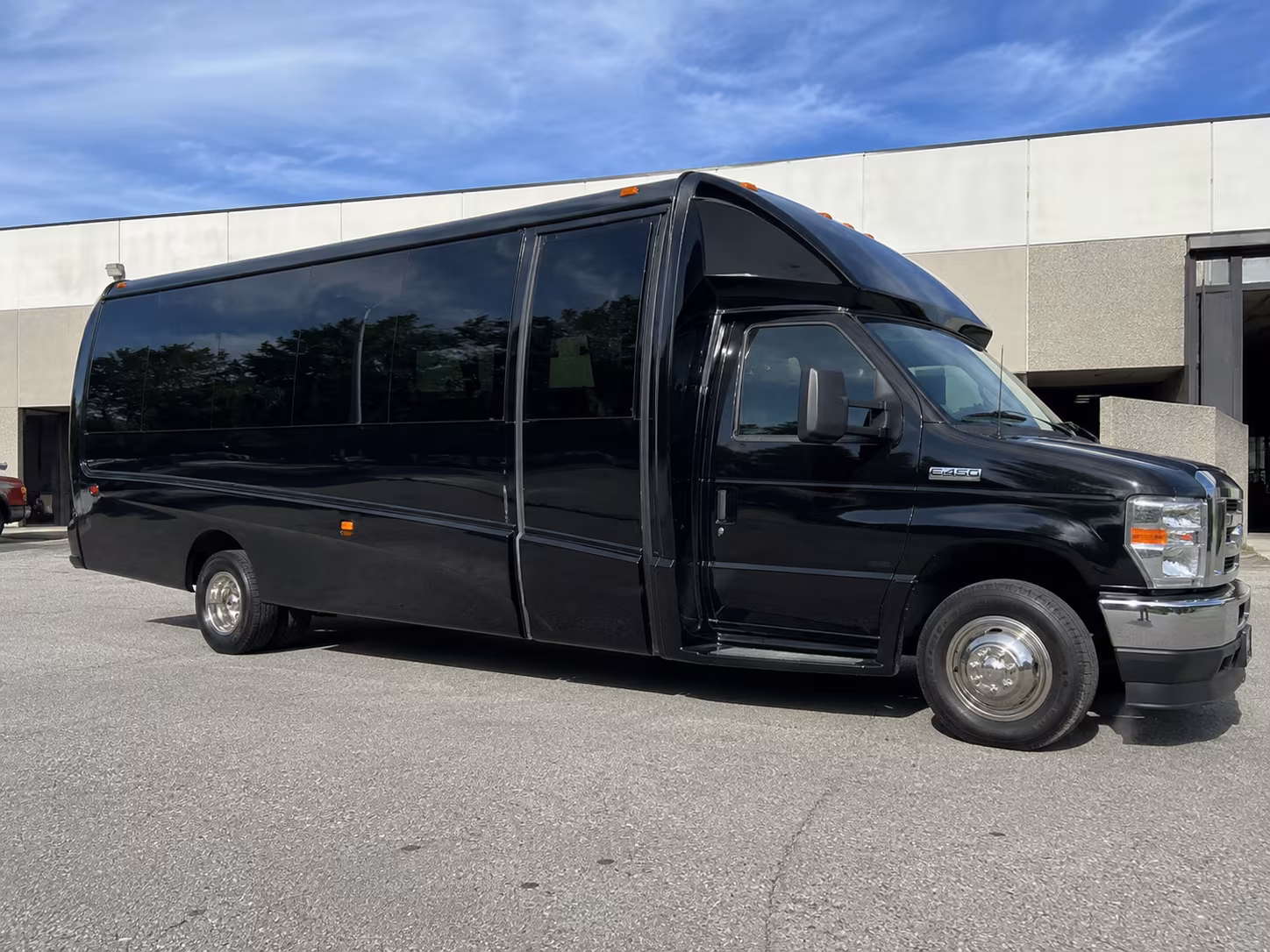 norwalk airport shuttle bus rentals for private groups